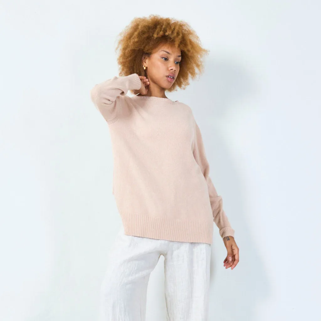 Classic knit sweater with ribbed hem wholesale