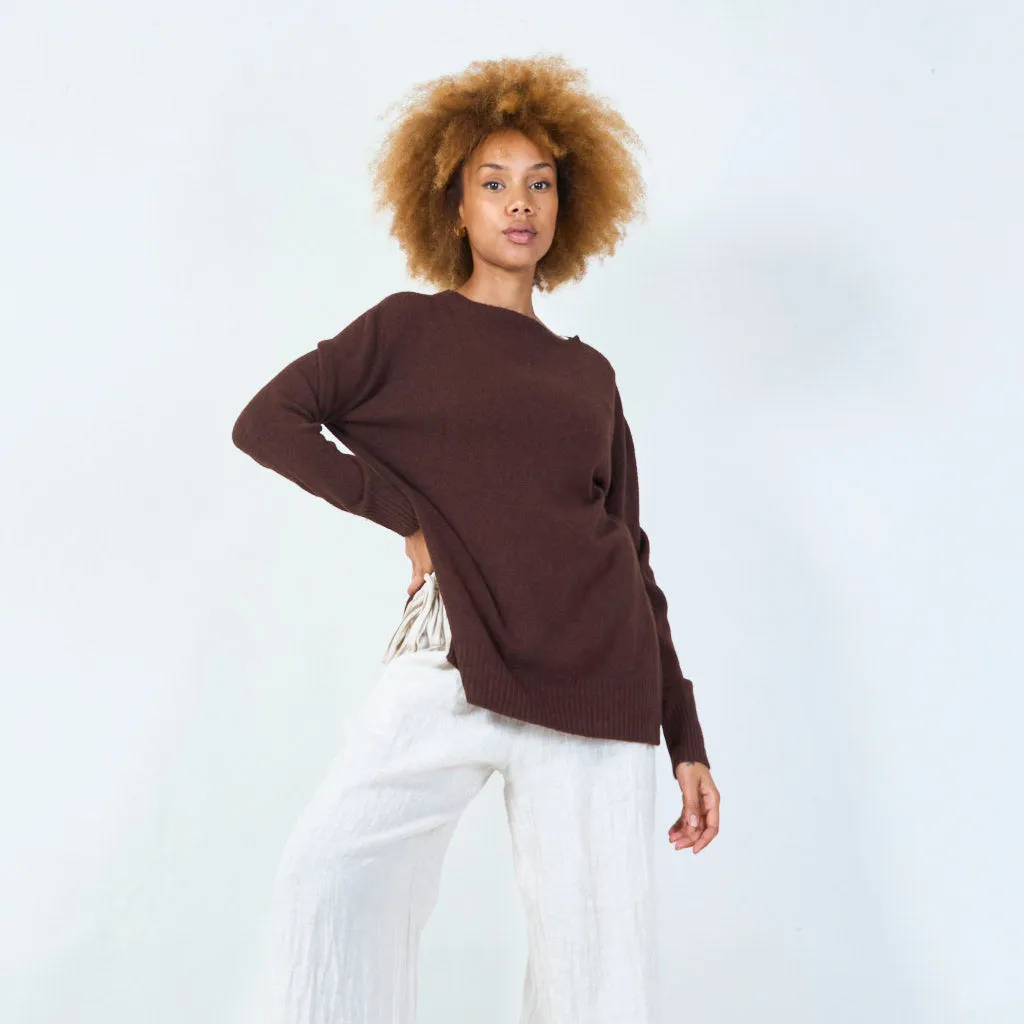 Classic knit sweater with ribbed hem wholesale