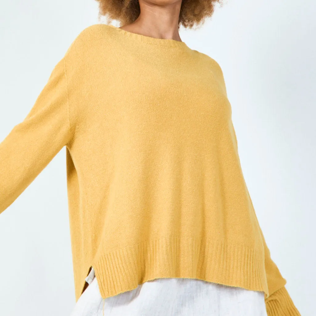 Classic knit sweater with ribbed hem wholesale