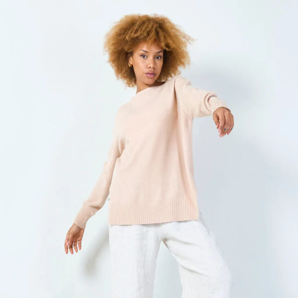 Classic knit sweater with ribbed hem wholesale