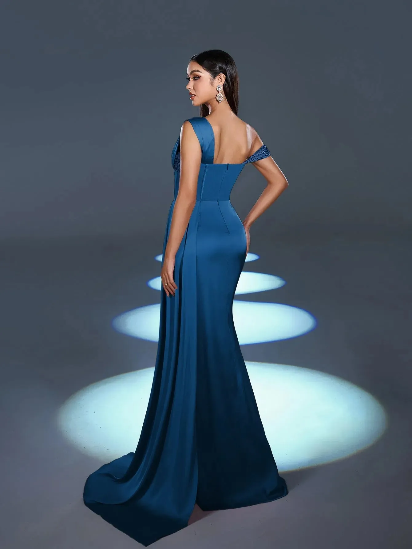 Elegant Asymmetrical Neck Split Mermaid Hem Satin Evening Dress